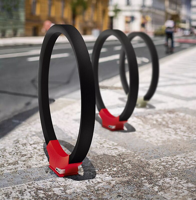 Anlehnbügel GOMEZ, Aluminiumfußabdeckung in RAL 3020 verkehrsrot