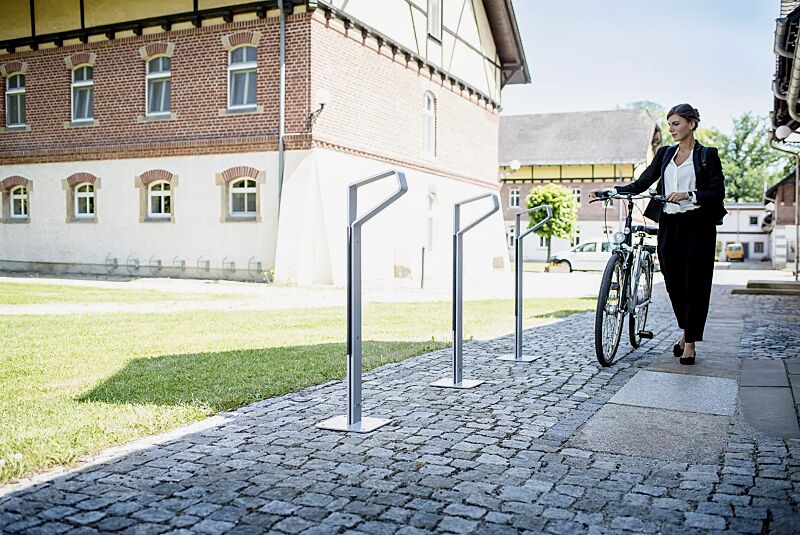 anlehnbuegel-greyhound__shoKAT0057842 Anlehnbügel GREYHOUND aus Edelstahl