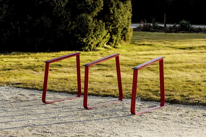 Anlehnbügel IGLAU, Breite 833 mm, in RAL 3020 verkehrsrot