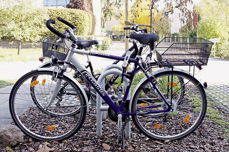 Anlehnbügel MONTANA mit Quersteg, zum Einbetonieren, feuerverzinkt