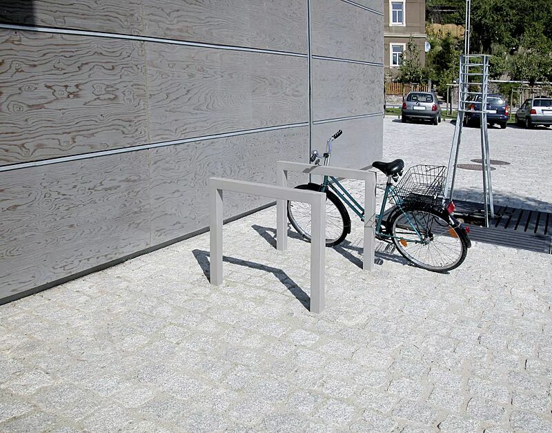 anlehnbuegel-prisma__shoKAT0052210 Anlehnbügel PRISMA zum Einbetonieren, in DB 701 eisenglimmer