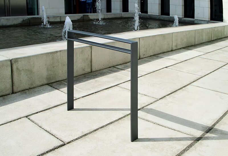 Anlehnbügel TAMORES mit Quersteg, Breite 850 mm, in RAL 7016 anthrazitgrau