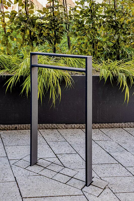 anlehnbuegel-tamores__shoKAT0071997 Anlehnbügel TAMORES mit Quersteg, Breite 400 mm, in DB 703 eisenglimmer