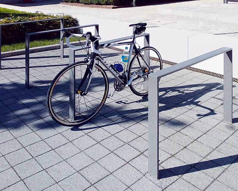 anlehnbuegel-utah__shoKAT0009905 Anlehnbügel UTAH ohne Quersteg, zum Einbetonieren, in DB 703 eisenglimmer