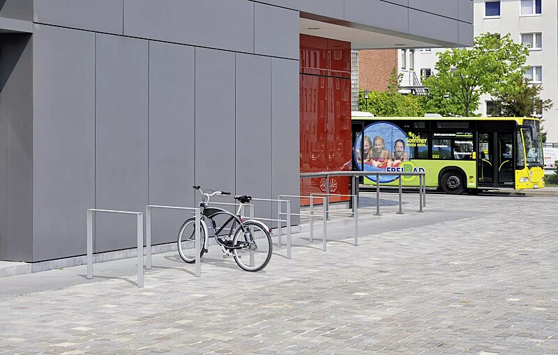 anlehnbuegel-utah__shoKAT0029400 Anlehnbügel UTAH mit und ohne Quersteg, zum Einbetonieren, feuerverzinkt