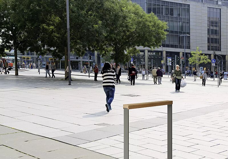 anlehnbuegel-utah__shoKAT0057058 Anlehnbügel UTAH mit Sapeli-Holzlatte, ohne Quersteg, zum Einbetonieren, in DB 701 eisenglimmer