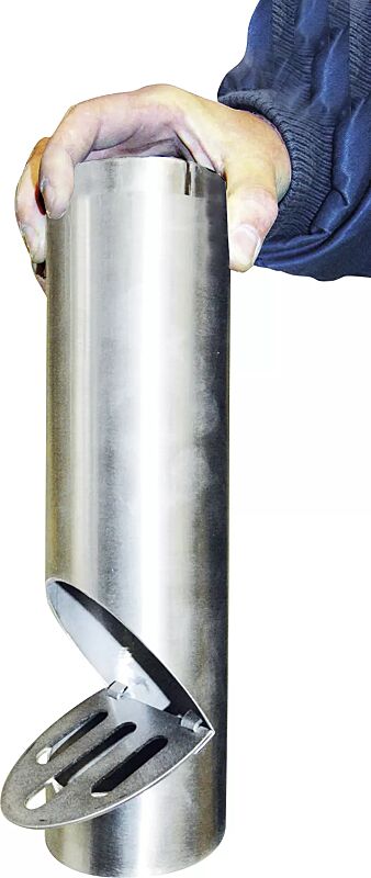 Oberteil abnehmen und über Einwurföffnung entleeren