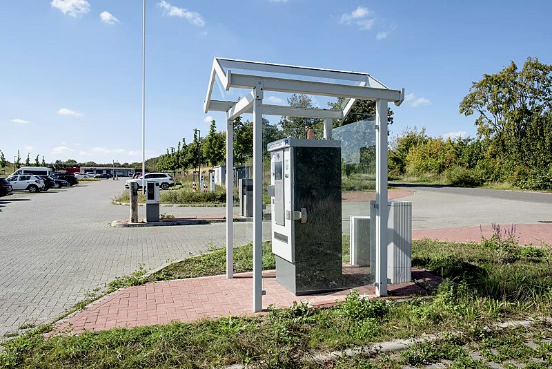 Automaten-Überdachung TANGENTA, Dachbreite x Dachtiefe 1700 mm x 2000 mm, Rück- und Seitenwände ESG, Klarglas, Stahlkonstruktion in RAL 7035 lichtgrau