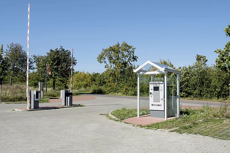 Automaten-Überdachung TANGENTA, Dachbreite x Dachtiefe 1700 mm x 2000 mm, Rück- und Seitenwände ESG, Klarglas, Stahlkonstruktion in RAL 7035 lichtgrau