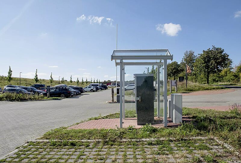 Automaten-Überdachung TANGENTA, Dachbreite x Dachtiefe 1700 mm x 2000 mm, Rück- und Seitenwände ESG, Klarglas, Stahlkonstruktion in RAL 7035 lichtgrau