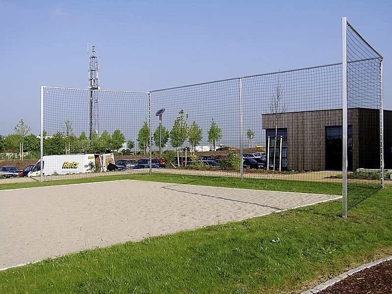 ballfang-anlage-brasilia__shoKAT0054590 Standpfosten mit Quertraversen (Mehrpreis) und Netz (Zubehör)