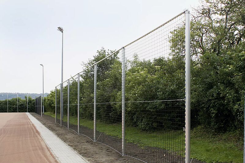 ballfang-anlage-brasilia__shoKAT0055834 Standpfosten mit Quertraversen (Mehrpreis) und Netz (Zubehör)