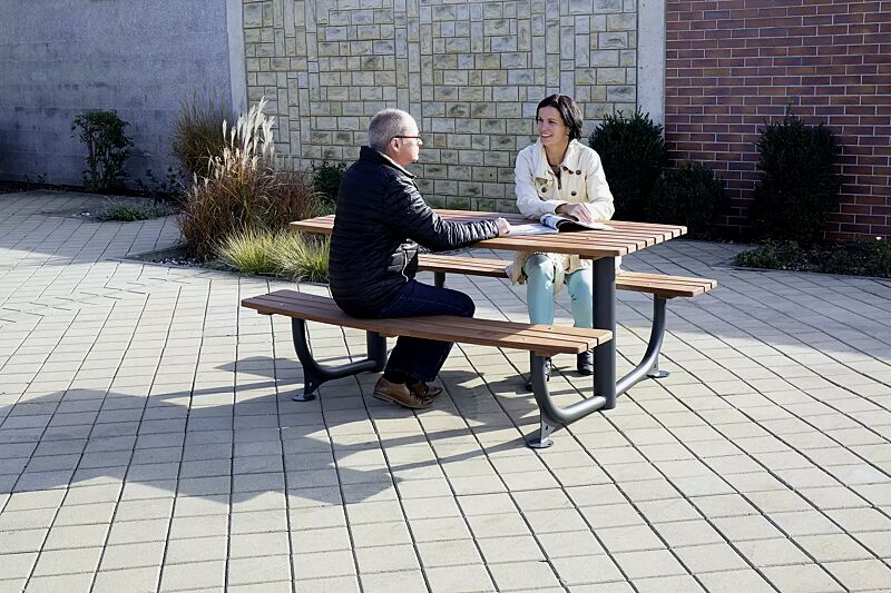 bank-tisch-kombination-como__shoKAT0019815 Bank-Tisch-Kombination COMO mit Sapeliholzbelattung, Stahlteile in RAL 7016 anthrazitgrau