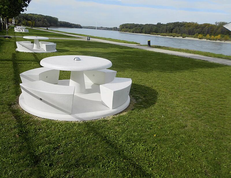 Bank-Tisch-Kombination ICARO aus Beton, in Granitoptik weiß