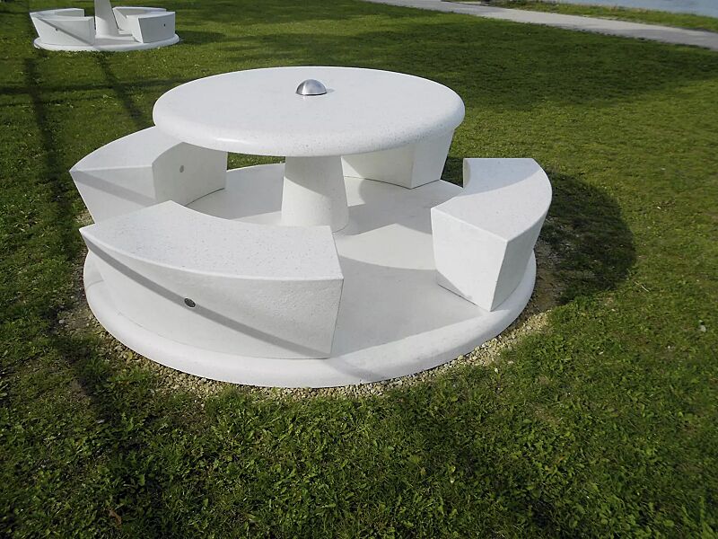 Bank-Tisch-Kombination ICARO aus Beton, in Granitoptik weiß