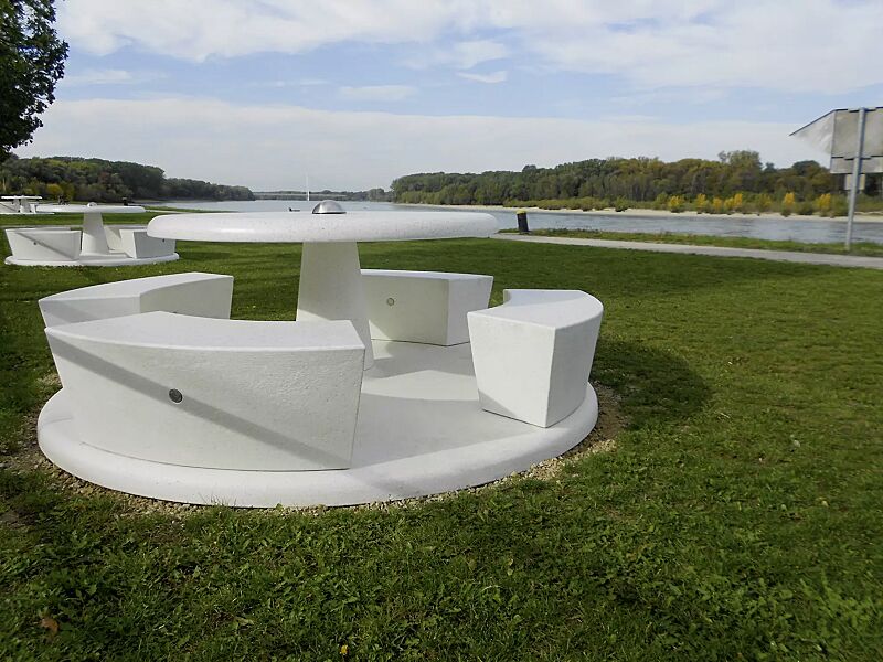 Bank-Tisch-Kombination ICARO aus Beton, in Granitoptik weiß