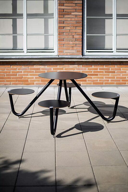 bank-tisch-kombination-orbit__shoKAT0068628 Bank-Tisch-Kombination ORBIT mit rundem Tisch, 4-Sitzer, HPL-Auflage in schwarz, Stahlteile in RAL 9005 tiefschwarz