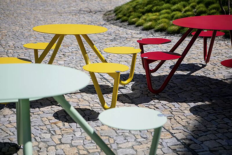 bank-tisch-kombination-orbit__shoKAT0068633 Bank-Tisch-Kombination ORBIT, verschiedene Ausführungen, in RAL 6019 weißgrün, RAL 1021 rapsgelb sowie 3020 verkehrsrot