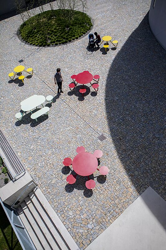 bank-tisch-kombination-orbit__shoKAT0068634 Bank-Tisch-Kombination ORBIT, verschiedene Ausführungen, in RAL 6019 weißgrün, RAL 1021 rapsgelb sowie 3020 verkehrsrot