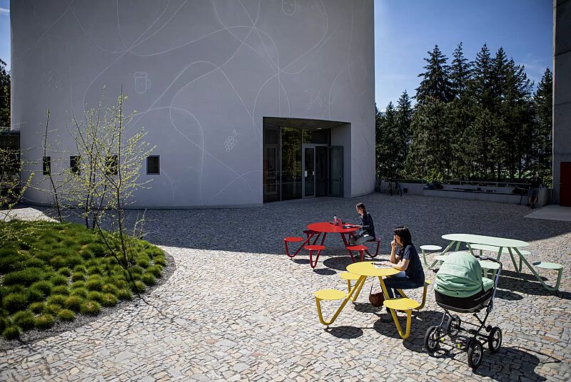 bank-tisch-kombination-orbit__shoKAT0068637 Bank-Tisch-Kombination ORBIT, verschiedene Ausführungen, in RAL 1021 rapsgelb, RAL 6019 weißgrün sowie 3020 verkehrsrot