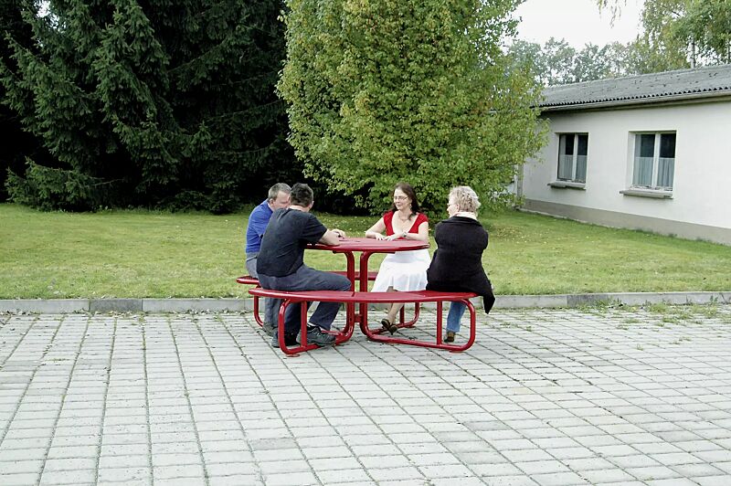 bank-tisch-kombination-pavia__shoKAT0037936 Bank-Tisch-Kombination PAVIA, rund, in RAL 3000 feuerrot