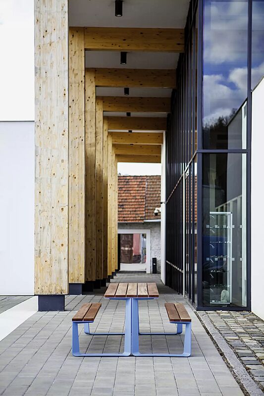 bank-tisch-kombination-rautster__shoKAT0061017 Bank-Tisch-Kombination RAUTSTER, doppelseitig, mit Jatobaholzbelattung, Stahlteile in RAL 5024 pastellblau