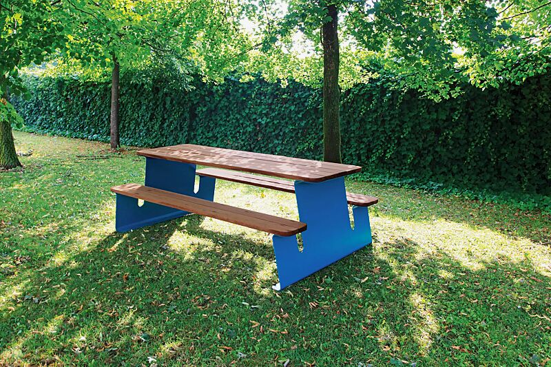bank-tisch-kombination-waver__shoKAT0060393 Bank-Tisch-Kombination WAVER mit Hartholzbelattung, Stahlteile in RAL 5010 enzianblau