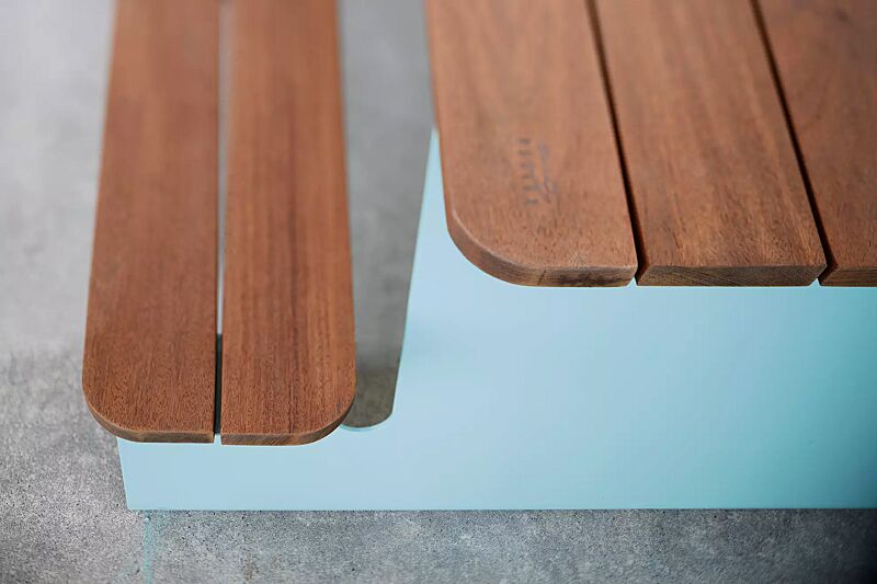 bank-tisch-kombination-waver__shoKAT0060395 Bank-Tisch-Kombination WAVER mit Hartholzbelattung, Stahlteile in RAL 5021 wasserblau