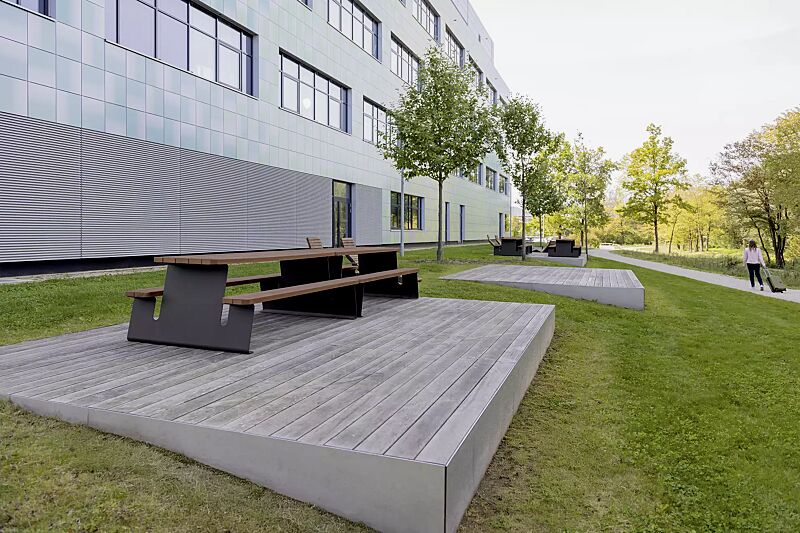 bank-tisch-kombination-waver__shoKAT0075844 Bank-Tisch-Kombination WAVER mit Hartholzbelattung, Stahlteile in RAL 7016 anthrazitgrau