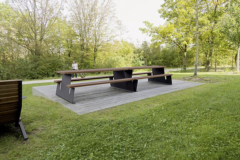 bank-tisch-kombination-waver__shoKAT0075845 Bank-Tisch-Kombination WAVER mit Hartholzbelattung, Stahlteile in RAL 7016 anthrazitgrau