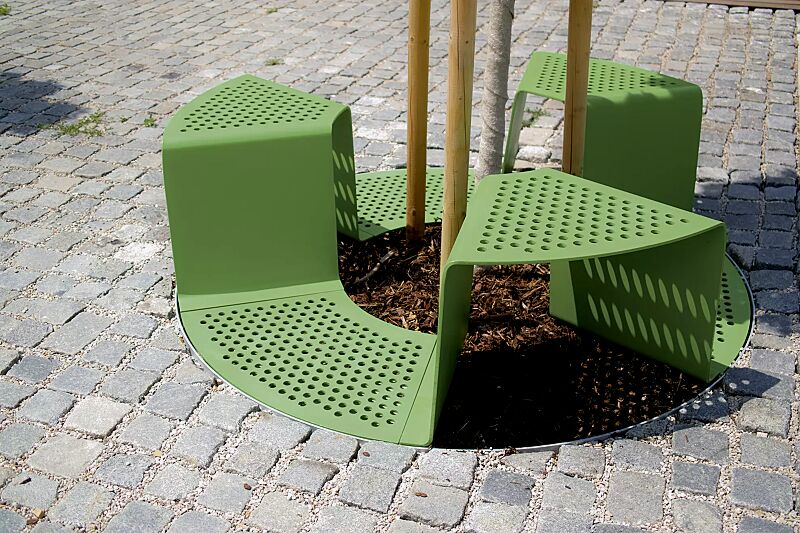 baumschutzrost-sinus__shoKAT0019213 Baumschutzrost SINUS mit 3 Sitzen, Sitze ohne Kunststoffnoppen, in RAL 6010 grasgrün