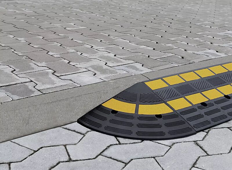 bordsteinrampe-lutter__shoKAT0075740 Bordsteinrampe LUTTER, Normelement und Abschlusselement, Höhe 100 mm