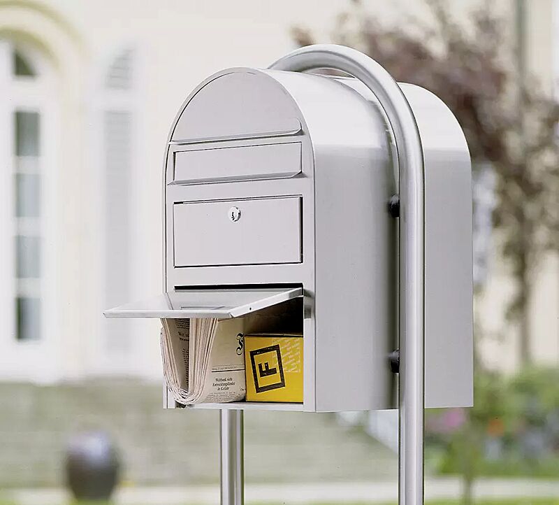 Briefkasten BOBI SWISS mit Bogenständer BOBI ROUND, aus Edelstahl