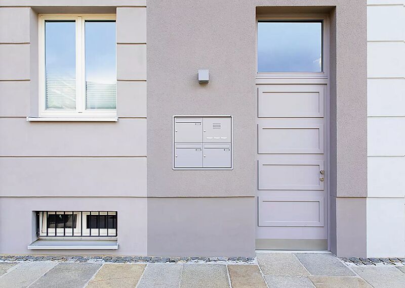 briefkastenanlage-nizza-new__shoKAT0056133 Unterputzanlage NIZZA NEW mit 3 Briefkästen, mit Sprech- / Klingelfach, in RAL 9006 weißaluminium