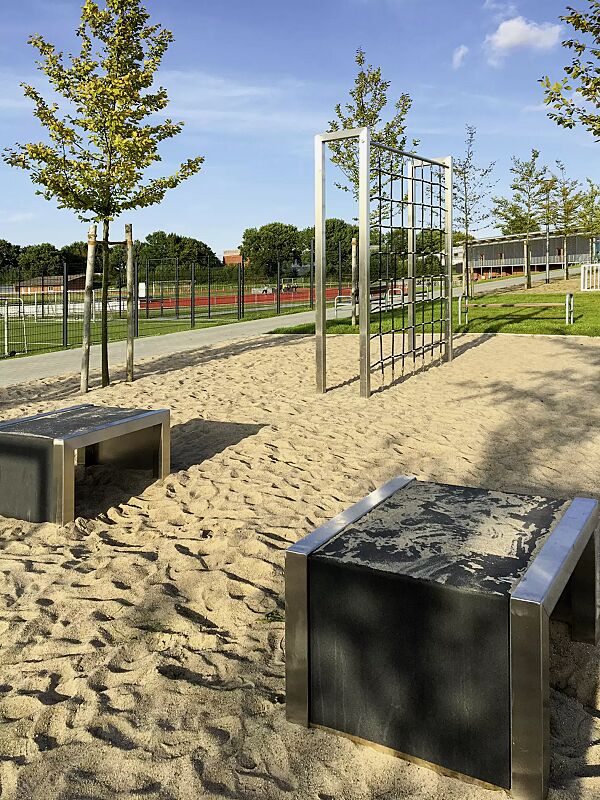 Calisthenics-Station CLIMBING WALL und Calisthenics-Station JUMPING BOX