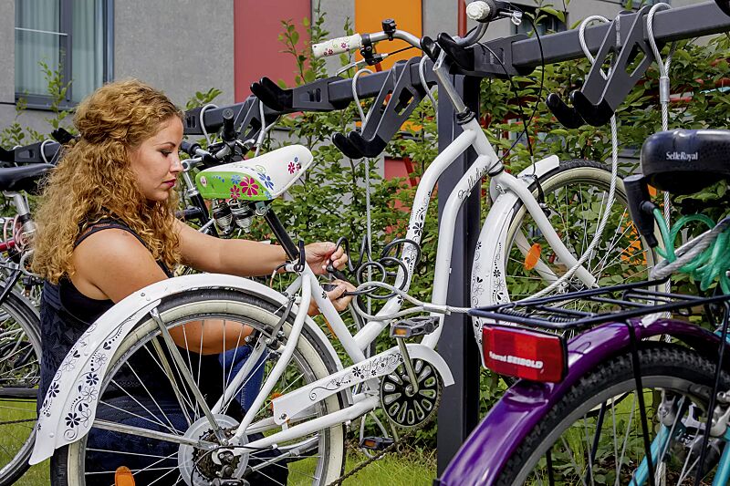 design-lenkerhaltesystem-unit__shoKAT0051097 Design-Lenkerhaltesystem UNIT einseitig, 25 Stellplätze, mit Sicherungsseil (Zubehör), in DB 703 eisenglimmer