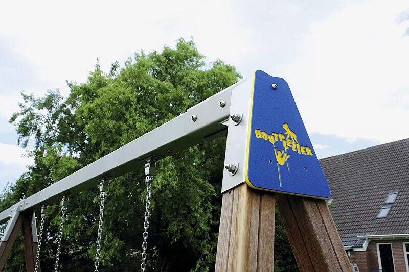 Detail: Schaukelbalken aus rostfreiem Edelstahl