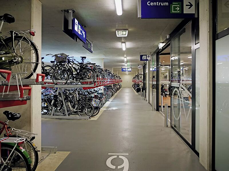 doppelstock-fahrradparksystem-easylift-capacity__shoKAT0067437 Doppelstock-Fahrradparksystem EASYLIFT CAPACITY mit kundenspezifischer Aufstellung