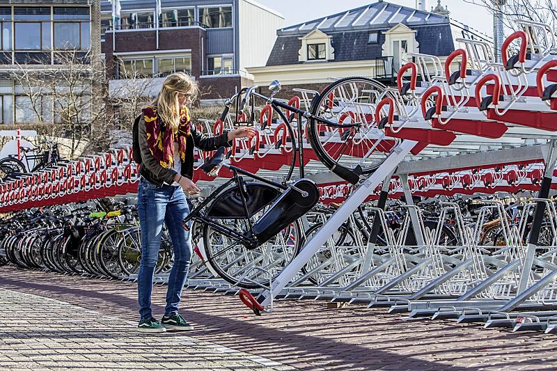 Doppelstock-Fahrradparksystem EASYLIFT PREMIUM mit kundenspezifischer Aufstellung