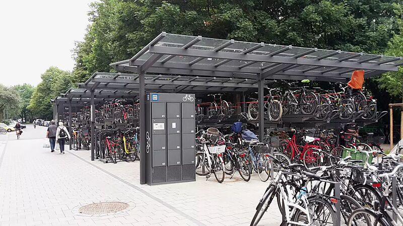 doppelstock-fahrradparksystem-flexhub__shoKAT0059022 Doppelstock-Fahrradparksystem FLEXHUB, Stahlkonstruktion in DB 703, Fahrradüberdachung TUCANA mit auftragsbezogener Anpassung, Dachbreite x Dachtiefe 7600 mm x 4600 mm