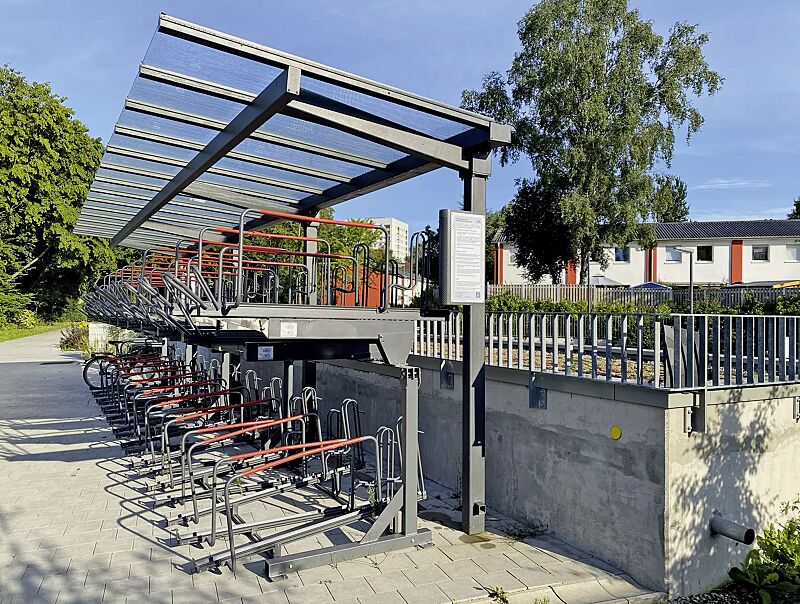 doppelstock-fahrradparksystem-flexhub__shoKAT0067592 Doppelstock-Fahrradparksystem FLEXHUB, Stahlkonstruktion in DB 703 eisenglimmer, Fahrradüberdachung TUCANA mit auftragsbezogener Anpassung, 2 Anlagen, Dachbreite x Dachtiefe 21600 mm x 2300 mm