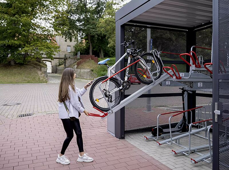 doppelstock-fahrradparksystem-flexhub__shoKAT0075896 Doppelstock-Fahrradparksystem FLEXHUB, MULTIPORT® Rad, Elektronisches Zugangs- und Buchungssystem SmartBikeBox