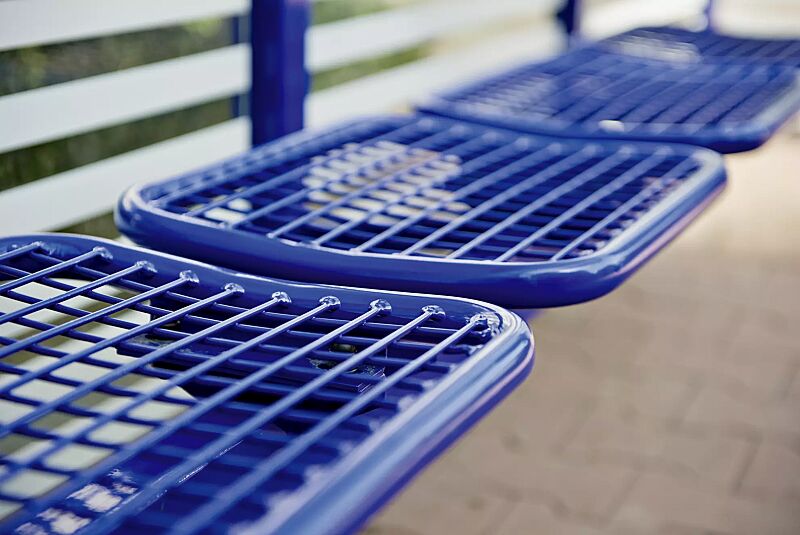 drahtgittersitz-tarvis__shoKAT0022740 Drahtgittersitz TARVIS, 3-Sitzer zum Einbetonieren, in RAL 5017 verkehrsblau