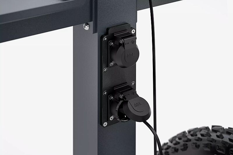 e-bike-ladestation-irving-power__shoKAT0073238 Detail: spritzwassergeschützte Schuko-Steckdosen