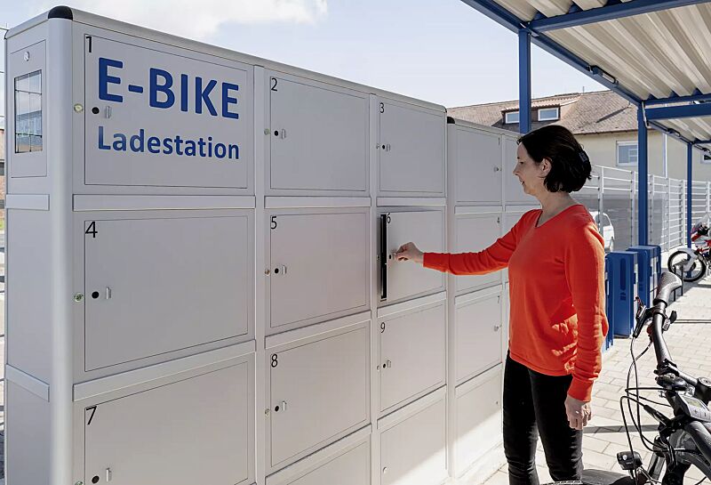 e-bike-ladestellenschrank-amaro__shoKAT0077205 E-Bike-Ladestellenschrank AMARO mit jeweils 9 Ladefächern, PIN-Code-Autorisierung, Beklebung bauseits