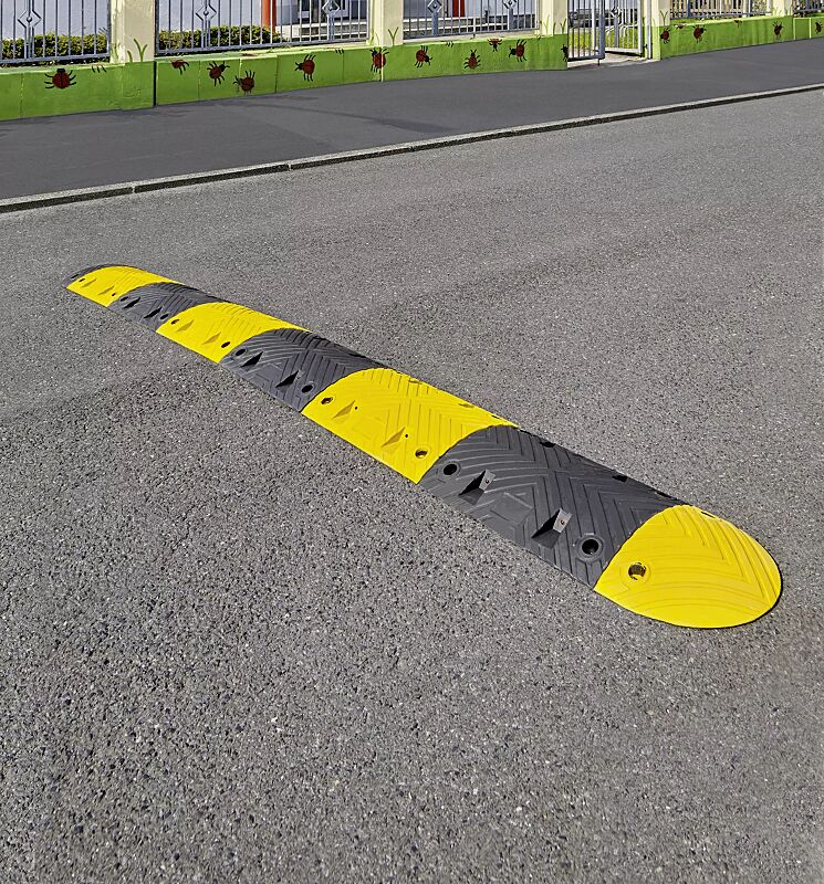 Fahrbahnschwellen-Set KAMP aus Recyclinggummi, Länge 3500 mm