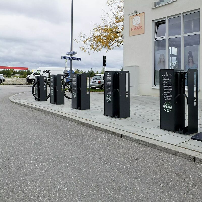 fahrrad-abstellanlage-velo-connector__shoKAT0060814 Fahrrad-Abstellanlage VELO-CONNECTOR mit Ladeschließfach, für Radeinstellung links, Stahlteile in RAL 7016 anthrazitgrau