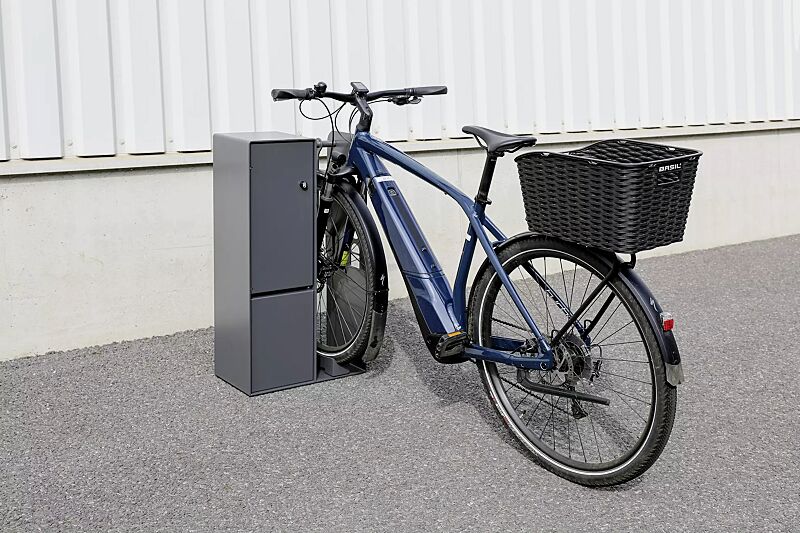 fahrrad-abstellanlage-velo-connector__shoKAT0069526 Fahrrad-Abstellanlage VELO-CONNECTOR mit Ladeschließfach, Radeinstellung rechts, Münzpfandschloss, Stahlteile in RAL 7016 anthrazitgrau