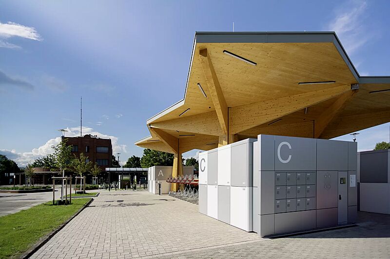 fahrradgarage-fullerton-e__shoKAT0073817 Fahrradgarage FULLERTON-E, 8 Anlagen mit jeweils 8 Boxen, doppelstöckig, Höhe x Breite x Tiefe 2945 mm x 3611 mm x 2100 mm, inklusive Zugangs- und Buchungssystem SmartBikeBox®, Stahlkonstruktion in RAL 9006 weißaluminium bzw. RAL 9003 signalweiß, Besch...