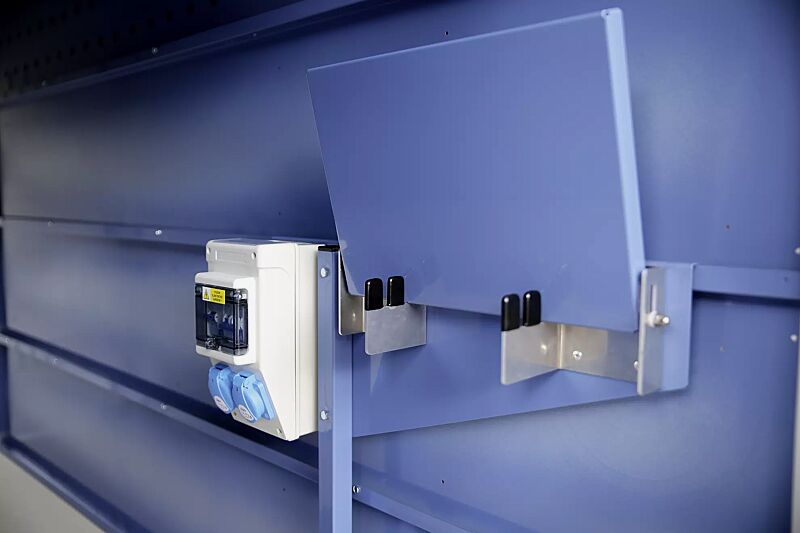 fahrradgarage-lexington__shoKAT0054137 Detail: Ladestation mit klappbarer Ablage